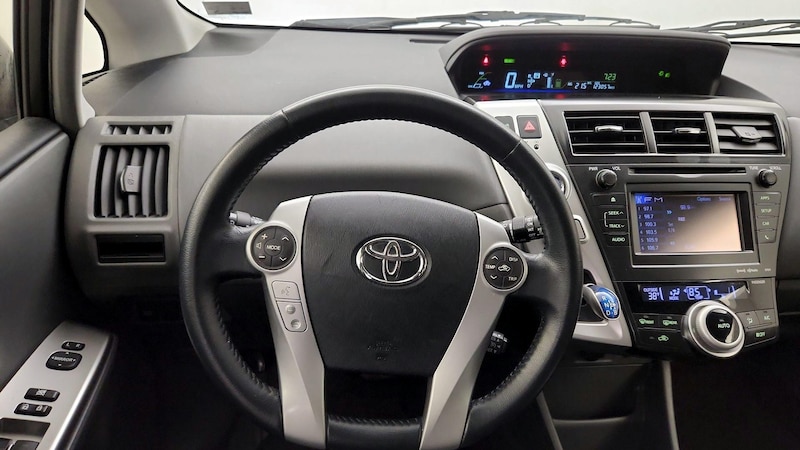 2013 Toyota Prius v Five 10