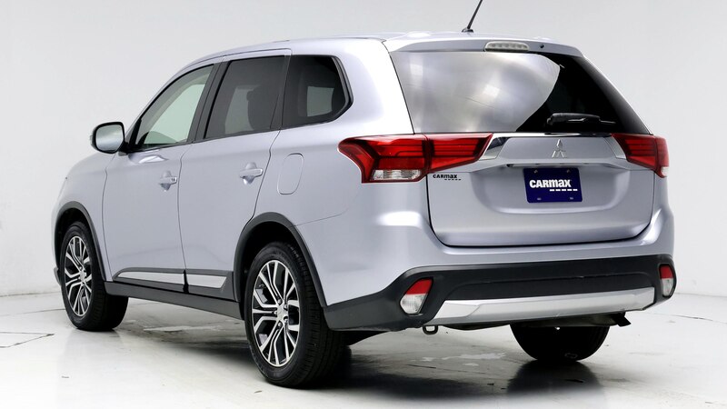 2016 Mitsubishi Outlander SE 2