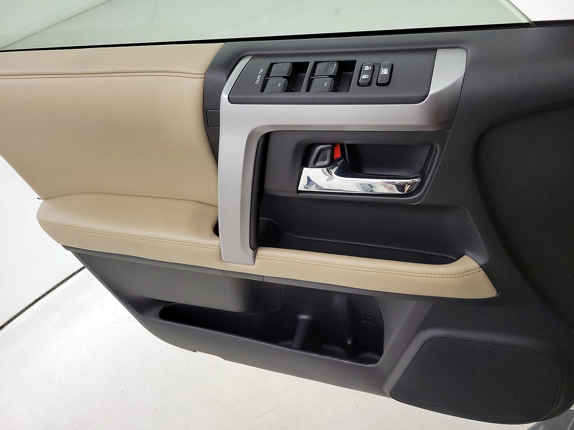 Thumbnail: 2016 Toyota 4Runner - 12