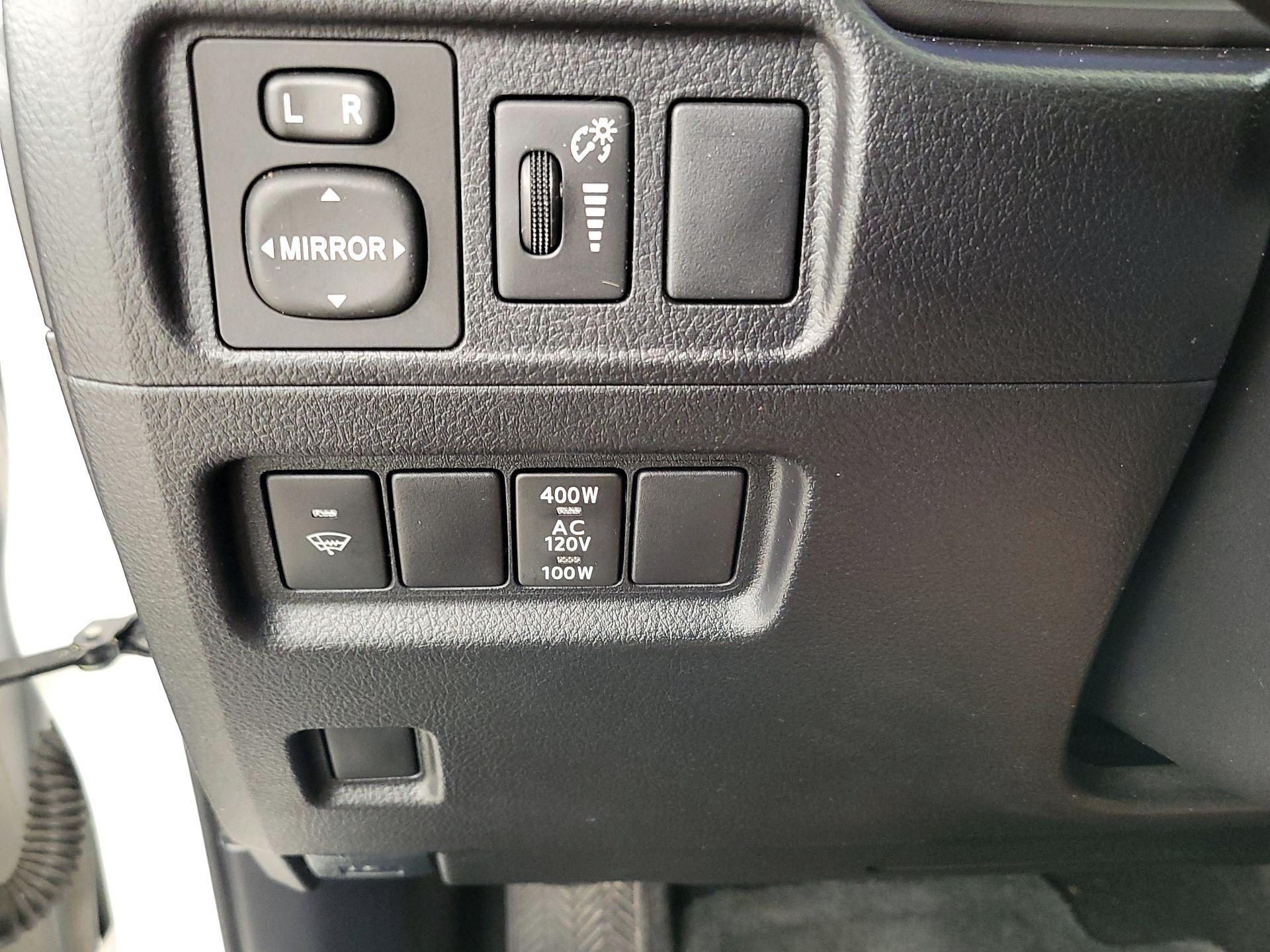 Thumbnail: 2016 Toyota 4Runner - 13