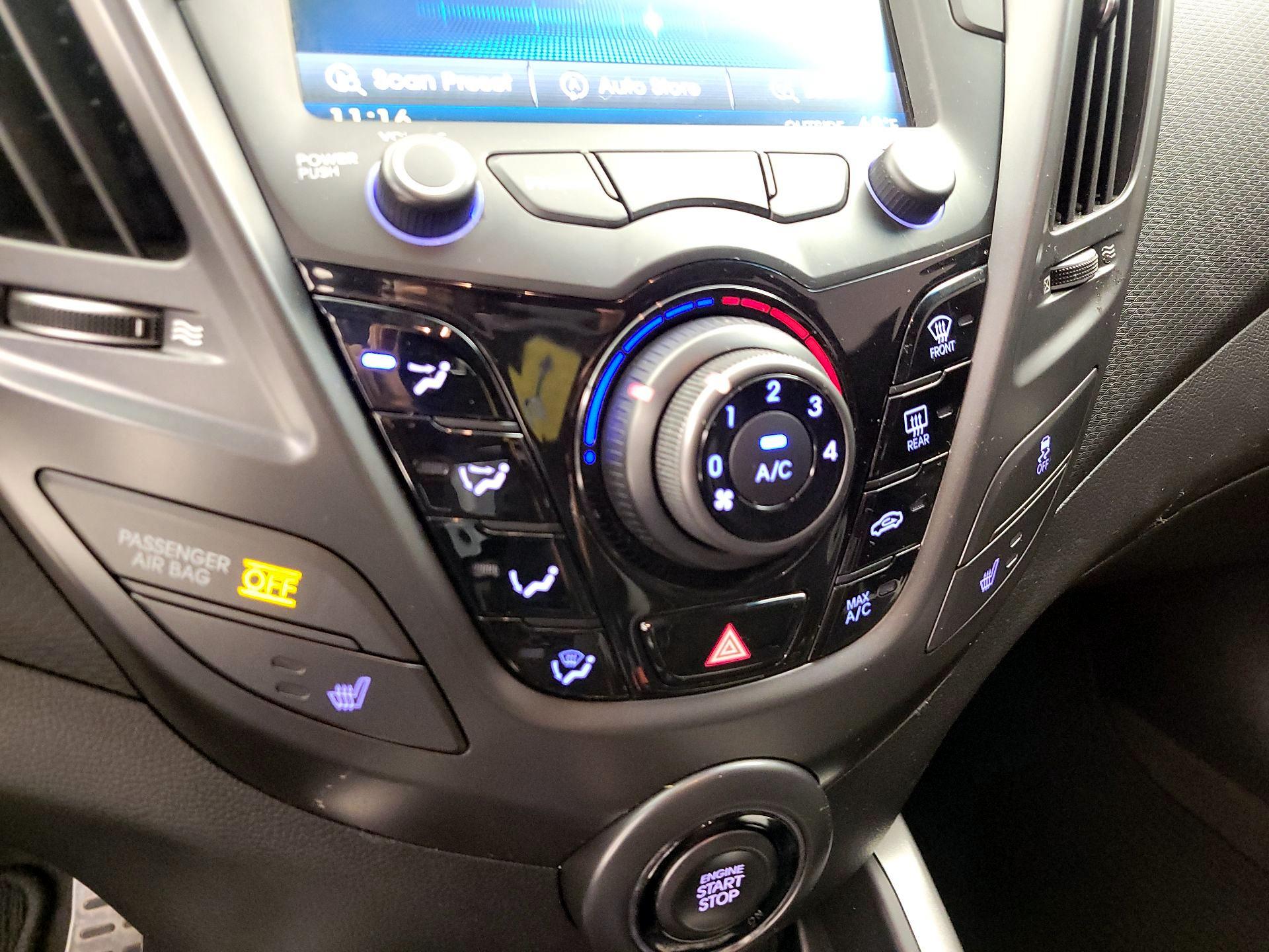Thumbnail: 2015 Hyundai Veloster - 16
