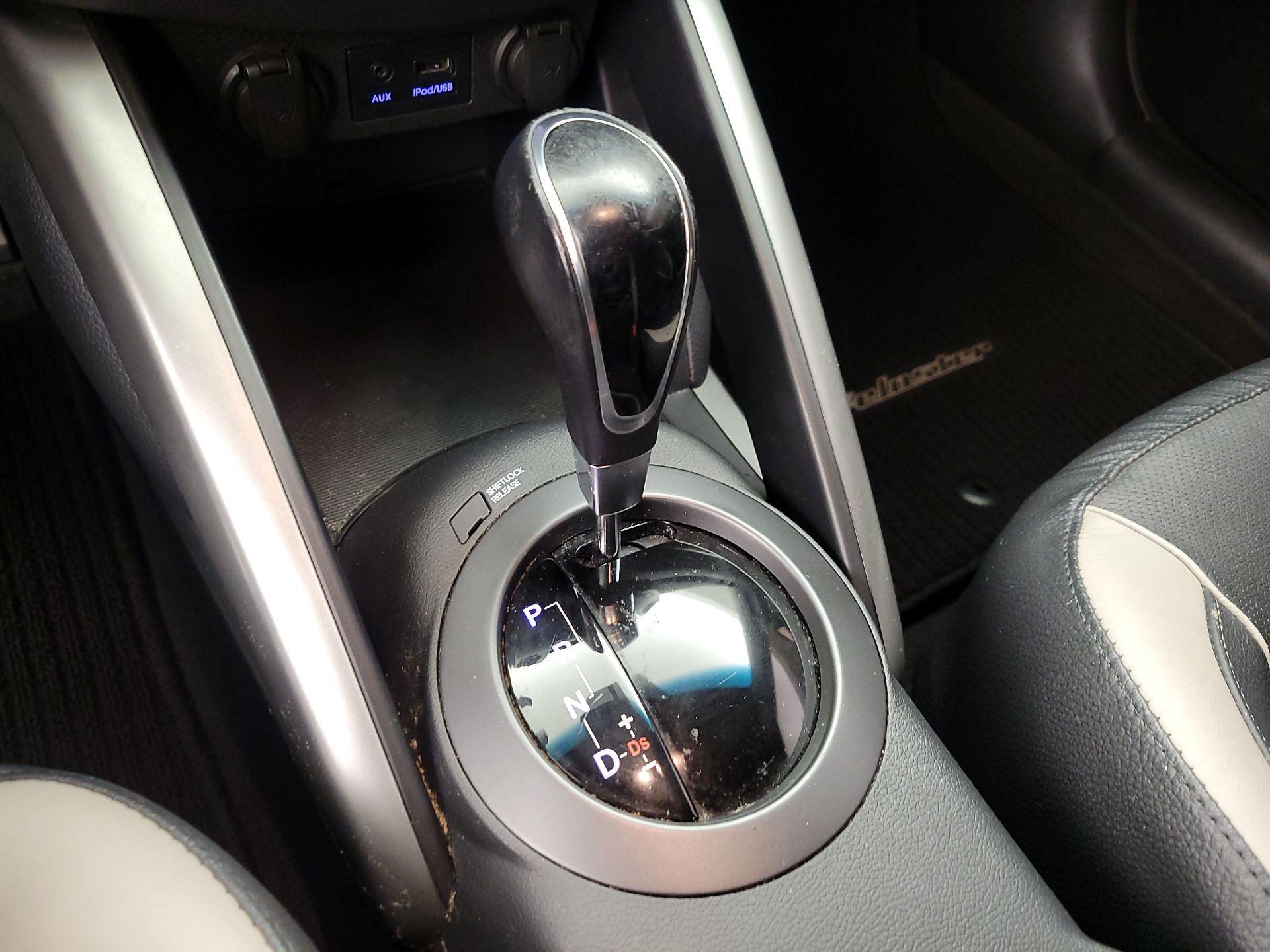 Thumbnail: 2015 Hyundai Veloster - 17