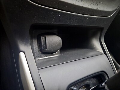 USB/AUX Ports