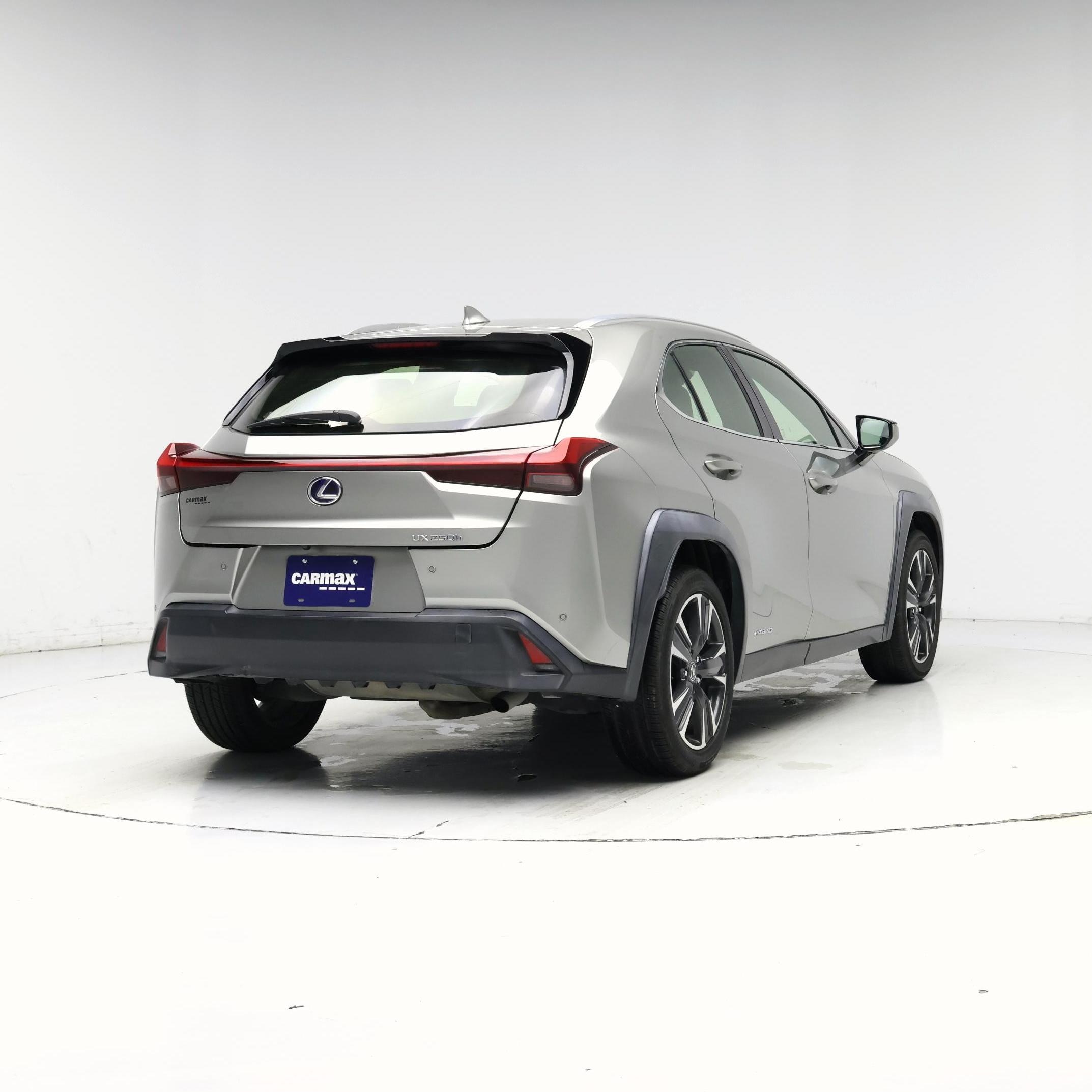 Thumbnail: 2020 Lexus UX - 8