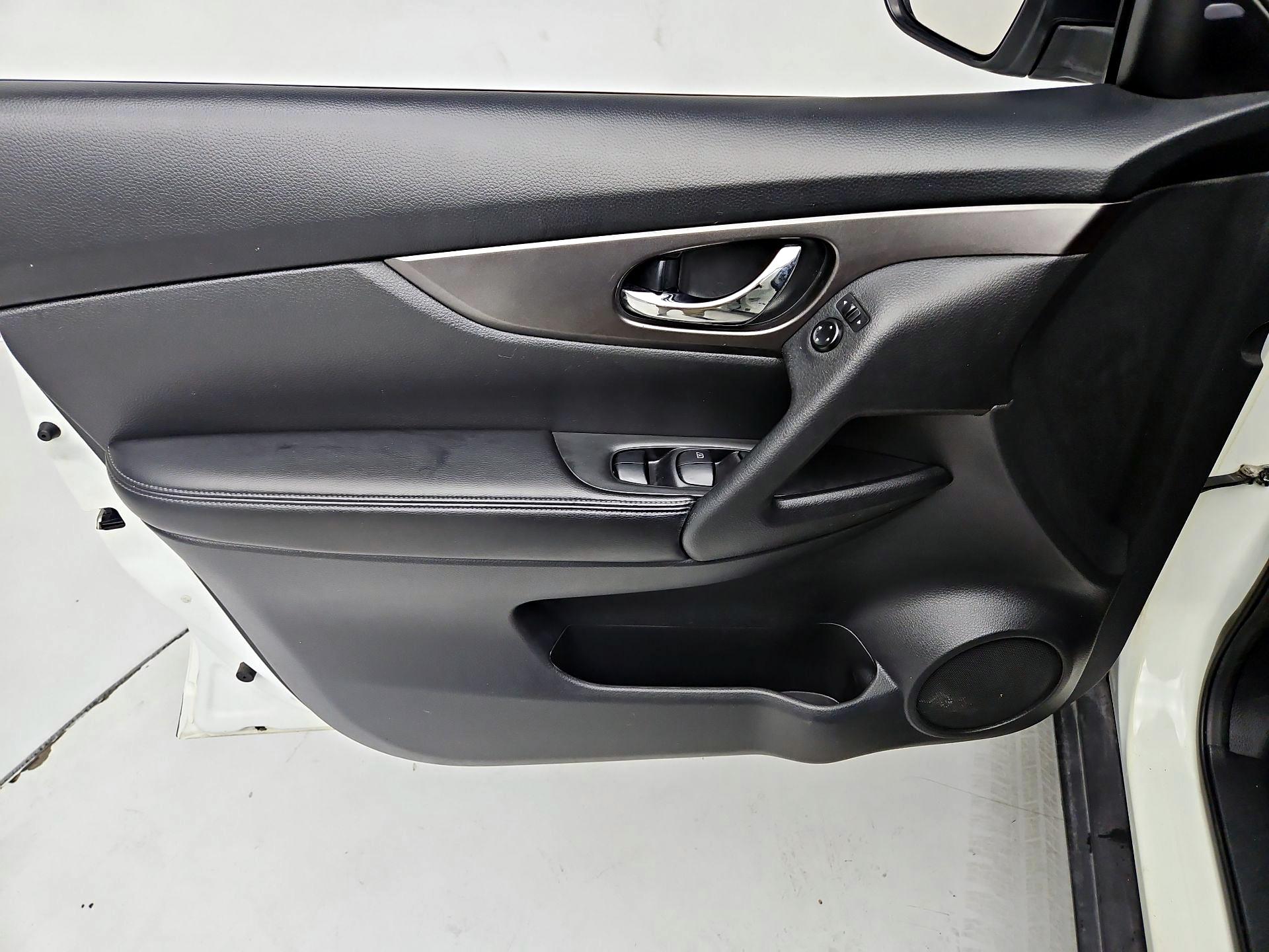 Thumbnail: 2015 Nissan Rogue - 12