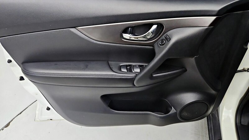 2015 Nissan Rogue S 12