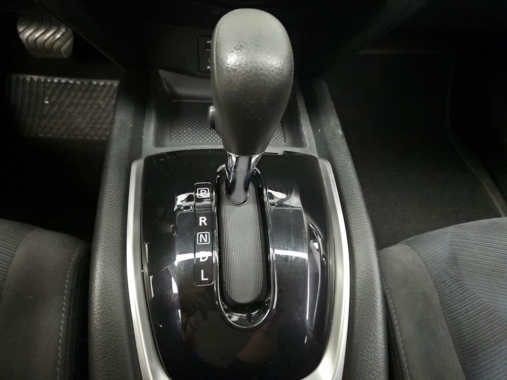 Thumbnail: 2015 Nissan Rogue - 18