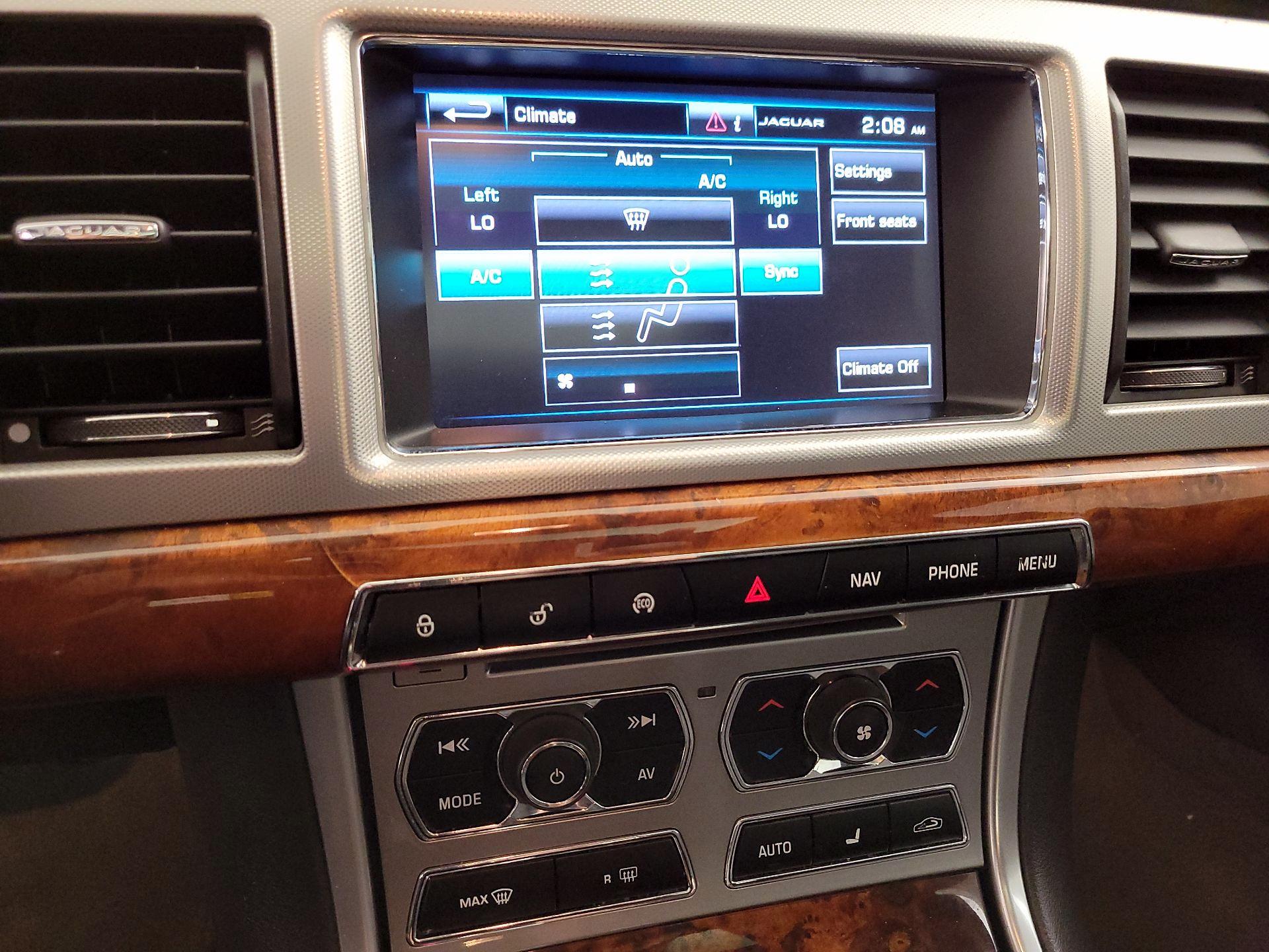 Thumbnail: 2014 Jaguar XF - 17