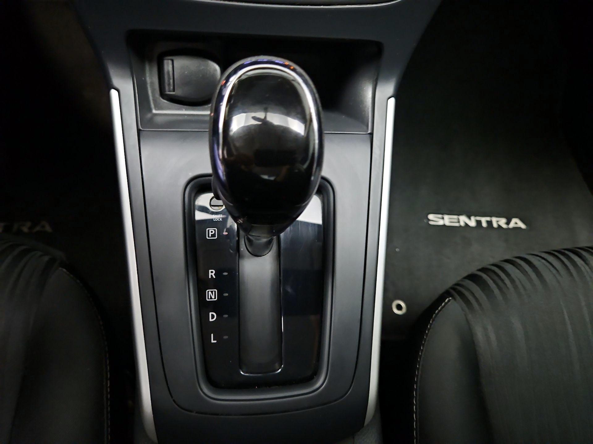 Thumbnail: 2019 Nissan Sentra - 17