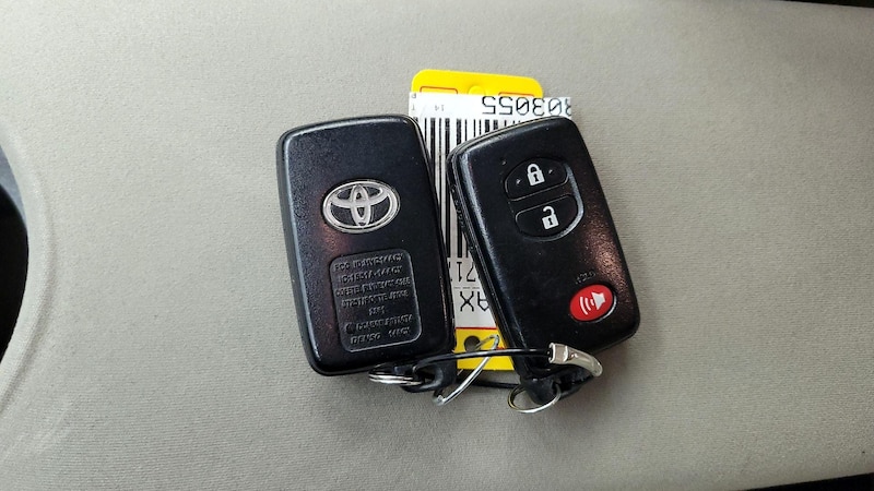 2014 Toyota Prius Two 21