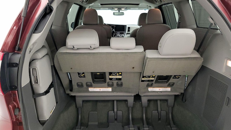 2017 Toyota Sienna XLE Premium 22