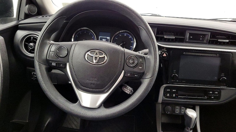 2017 Toyota Corolla XLE 10