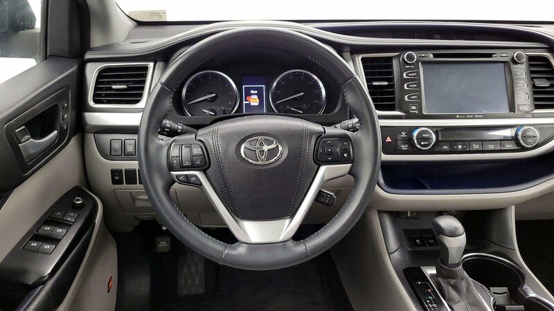 2016 Toyota Highlander Limited 10