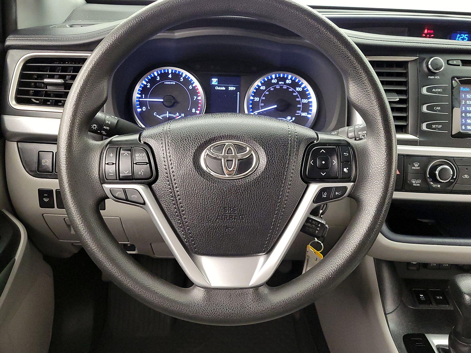 Thumbnail: 2019 Toyota Highlander - 10