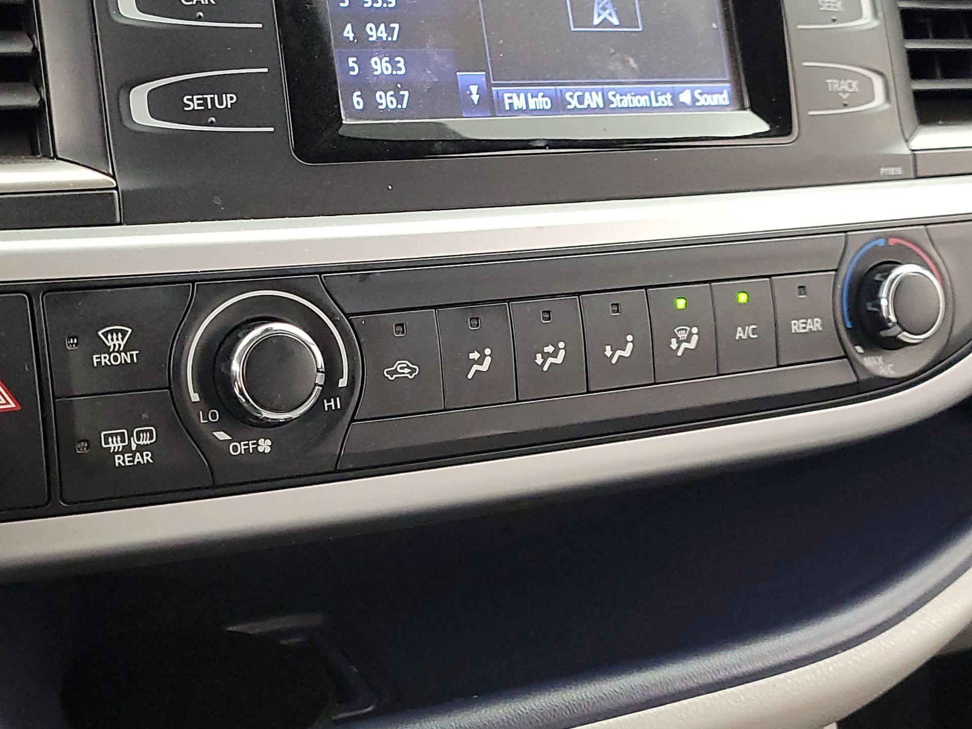 Thumbnail: 2019 Toyota Highlander - 16