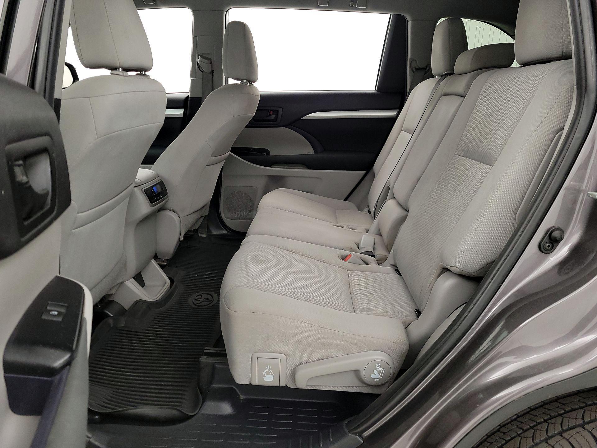 Thumbnail: 2019 Toyota Highlander - 19