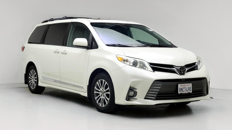 2019 Toyota Sienna XLE Hero Image