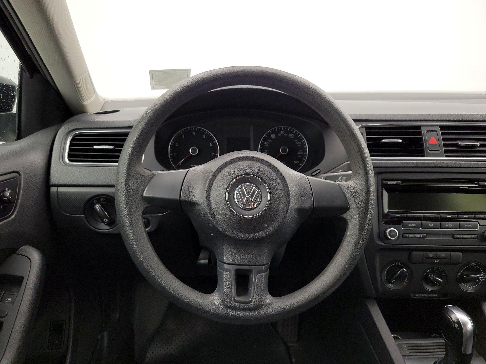 Thumbnail: 2014 Volkswagen Jetta - 10