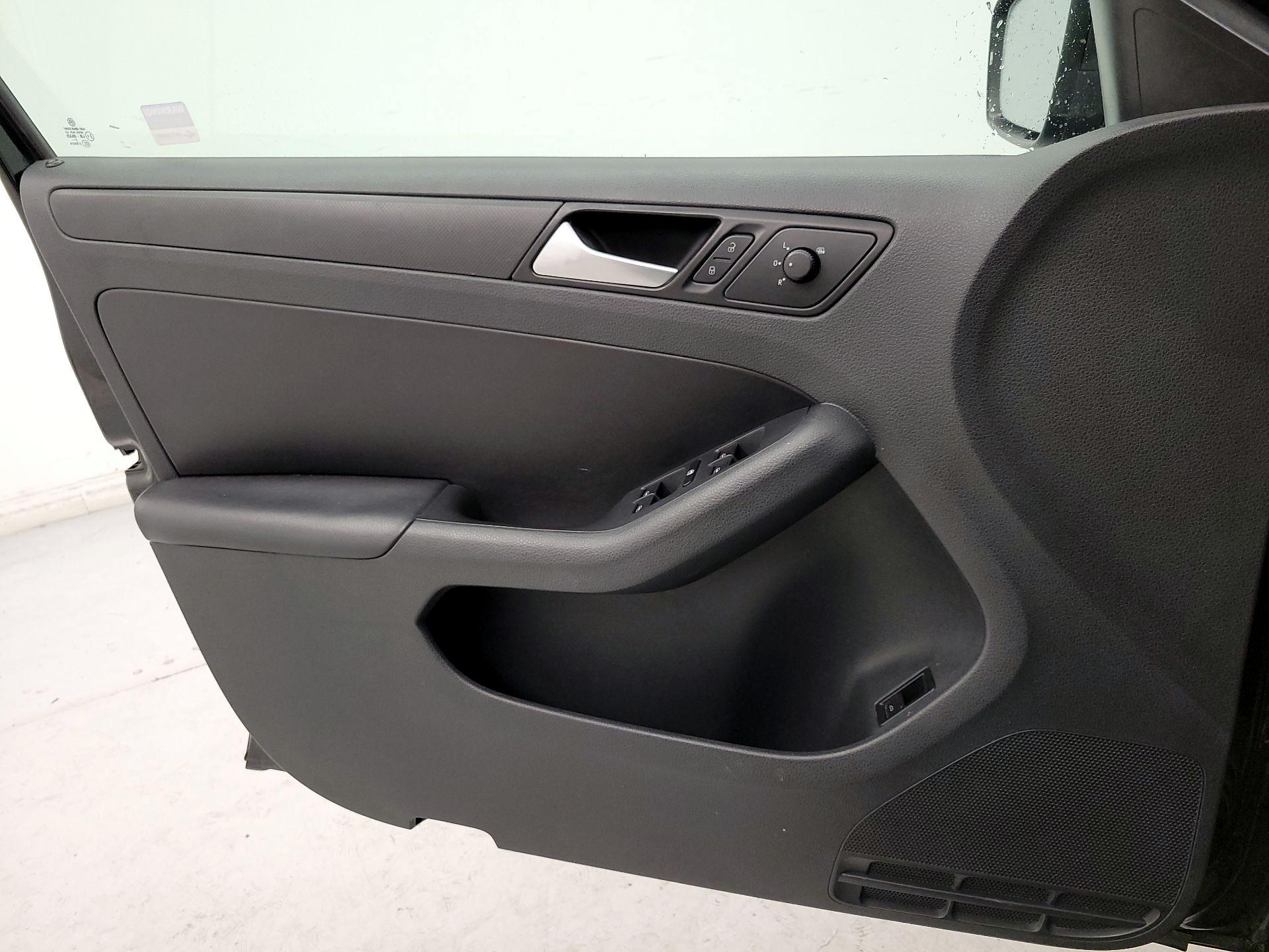 Thumbnail: 2014 Volkswagen Jetta - 12