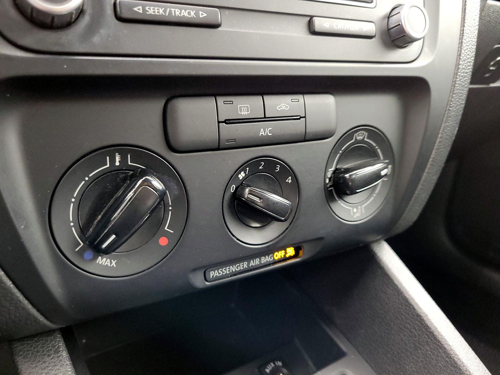 Thumbnail: 2014 Volkswagen Jetta - 15