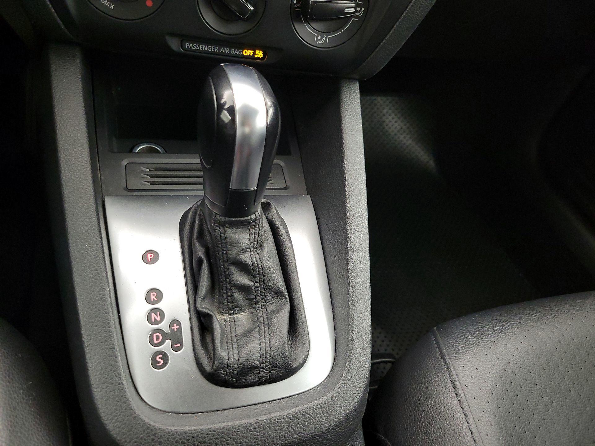 Thumbnail: 2014 Volkswagen Jetta - 16