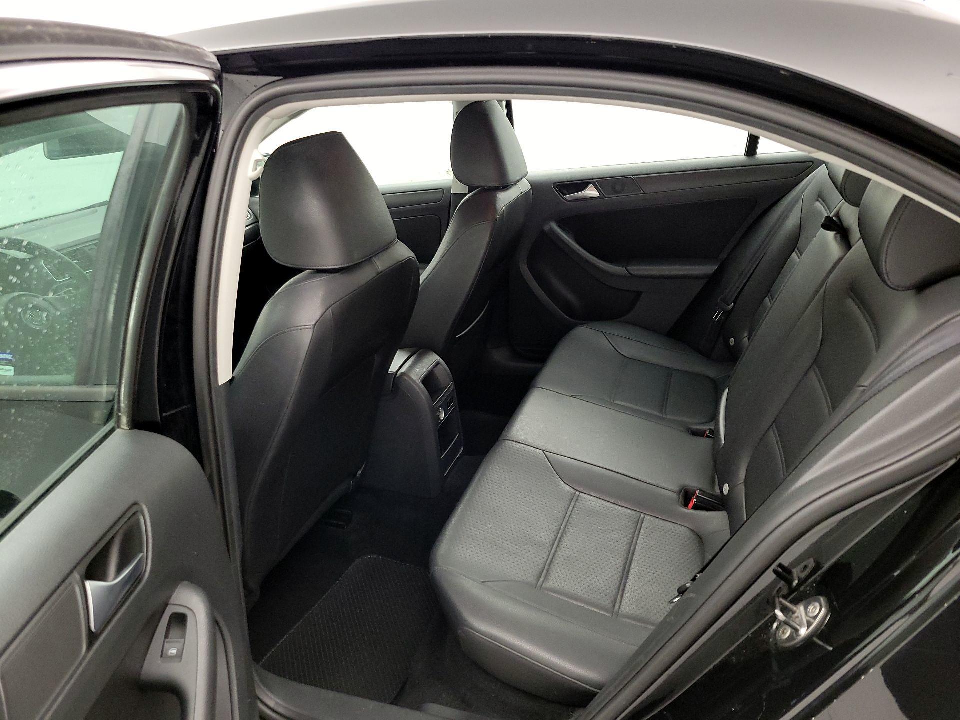 Thumbnail: 2014 Volkswagen Jetta - 17