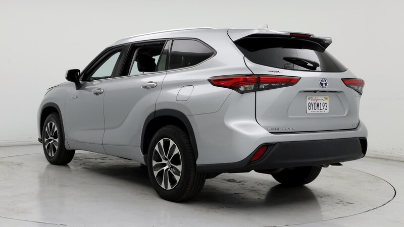 2021 Toyota Highlander XLE 2