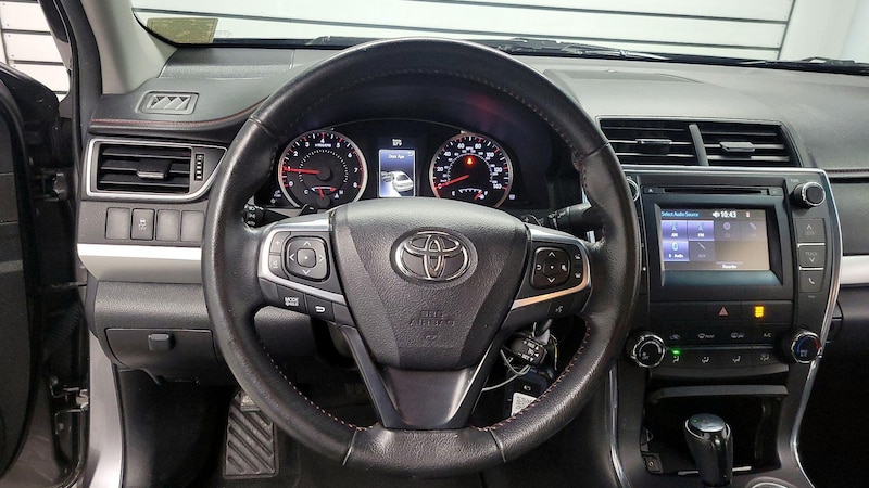 2016 Toyota Camry SE 10