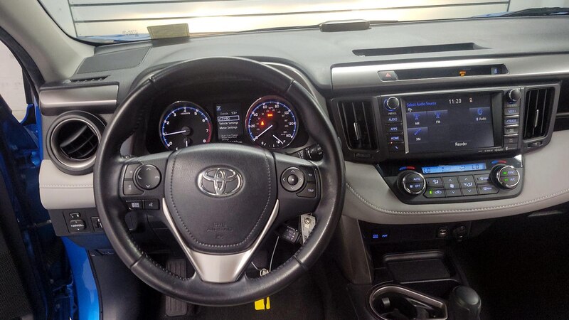 2016 Toyota RAV4 XLE 10