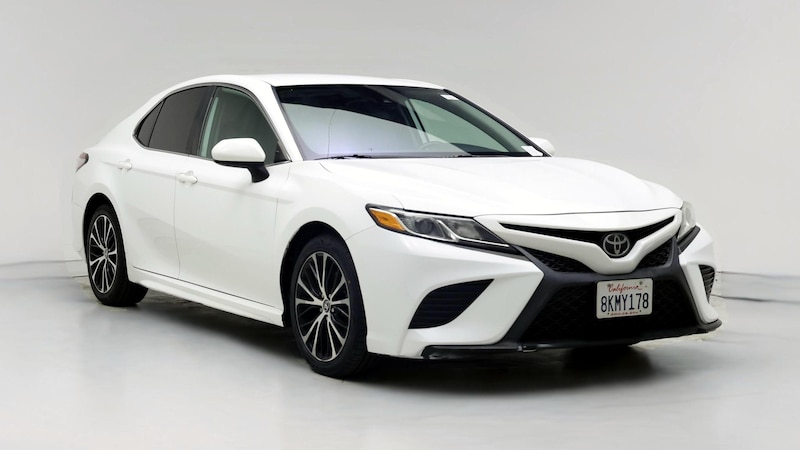 2019 Toyota Camry SE Hero Image