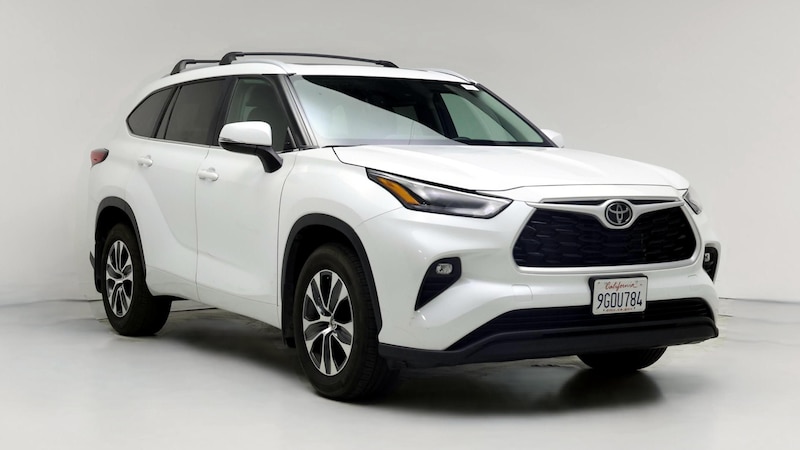 2023 Toyota Highlander XLE Hero Image