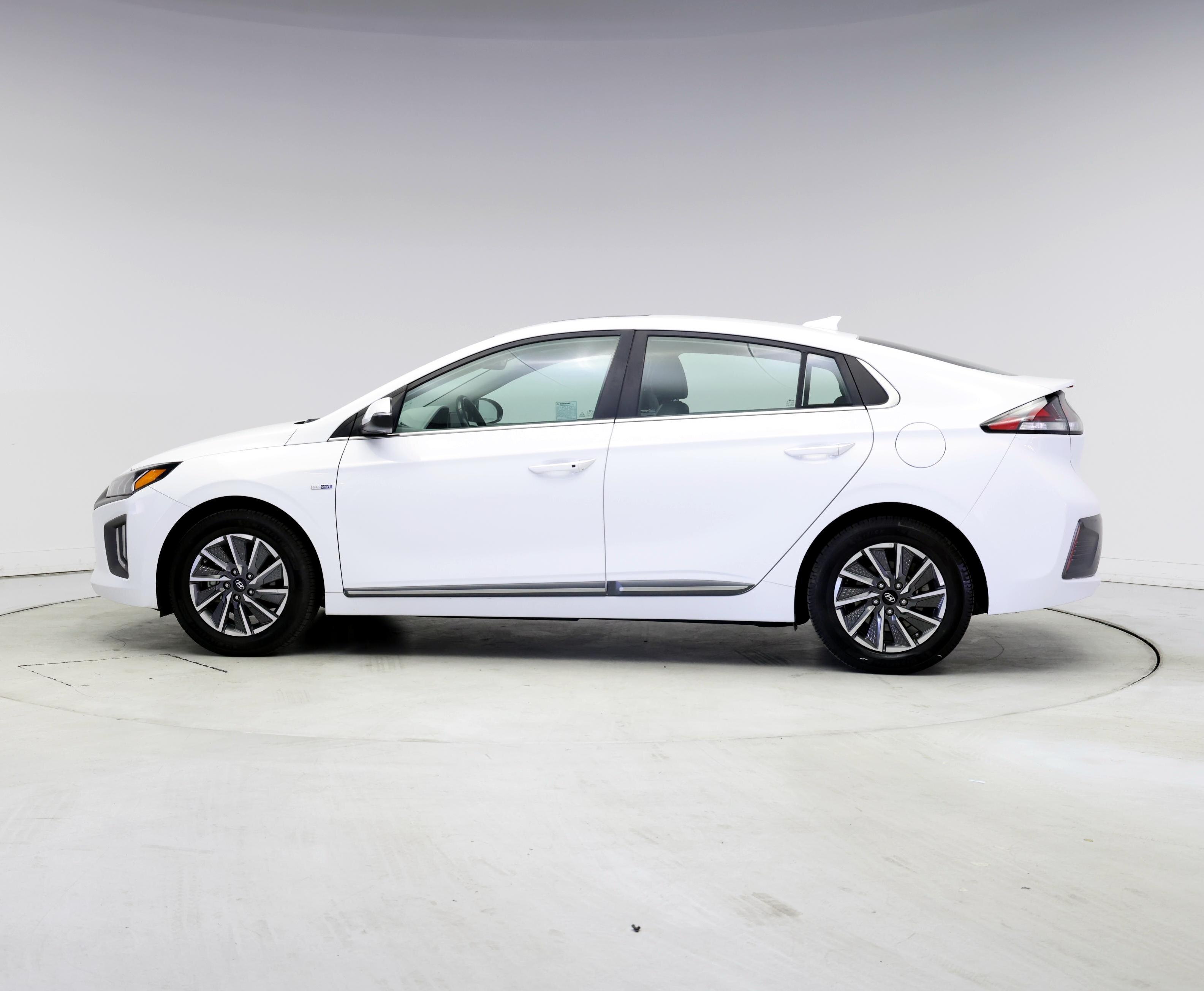 Thumbnail: 2020 Hyundai Ioniq - 3