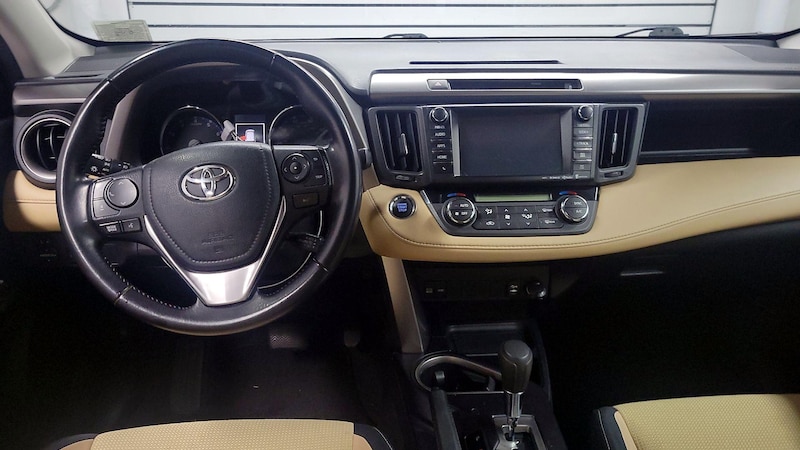 2016 Toyota RAV4 XLE 9