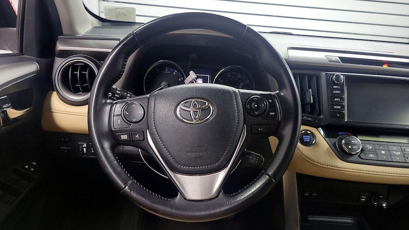 2016 Toyota RAV4 XLE 10