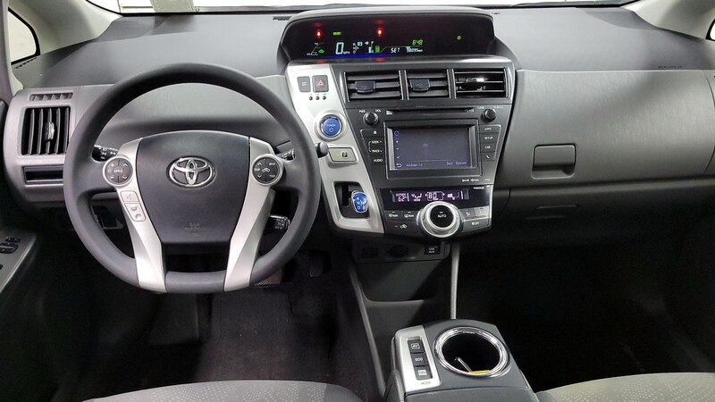 2014 Toyota Prius v Three 9