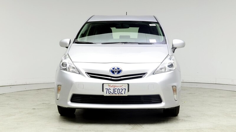 2014 Toyota Prius v Three 5