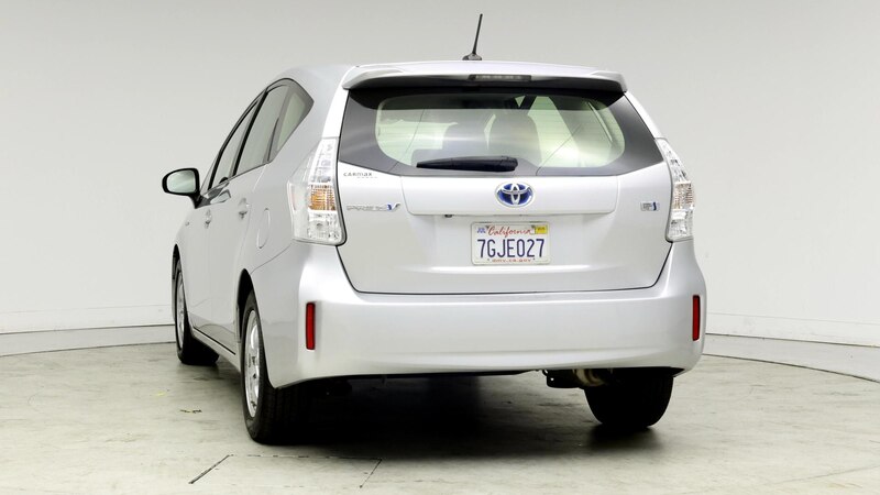 2014 Toyota Prius v Three 6