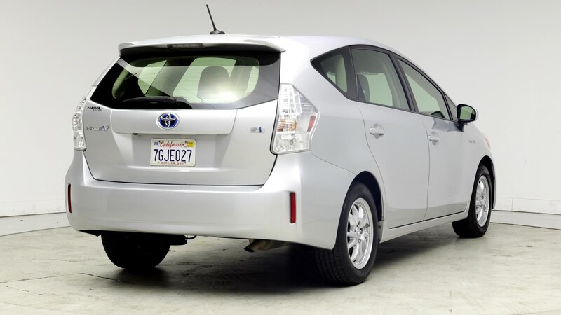 2014 Toyota Prius v Three 8