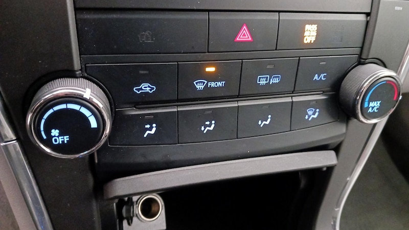 2017 Toyota Camry LE 16