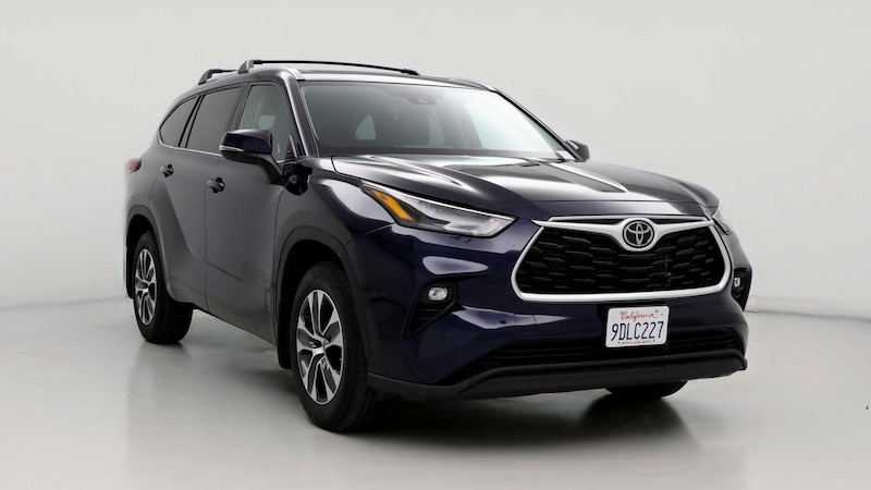 2022 Toyota Highlander XLE Hero Image