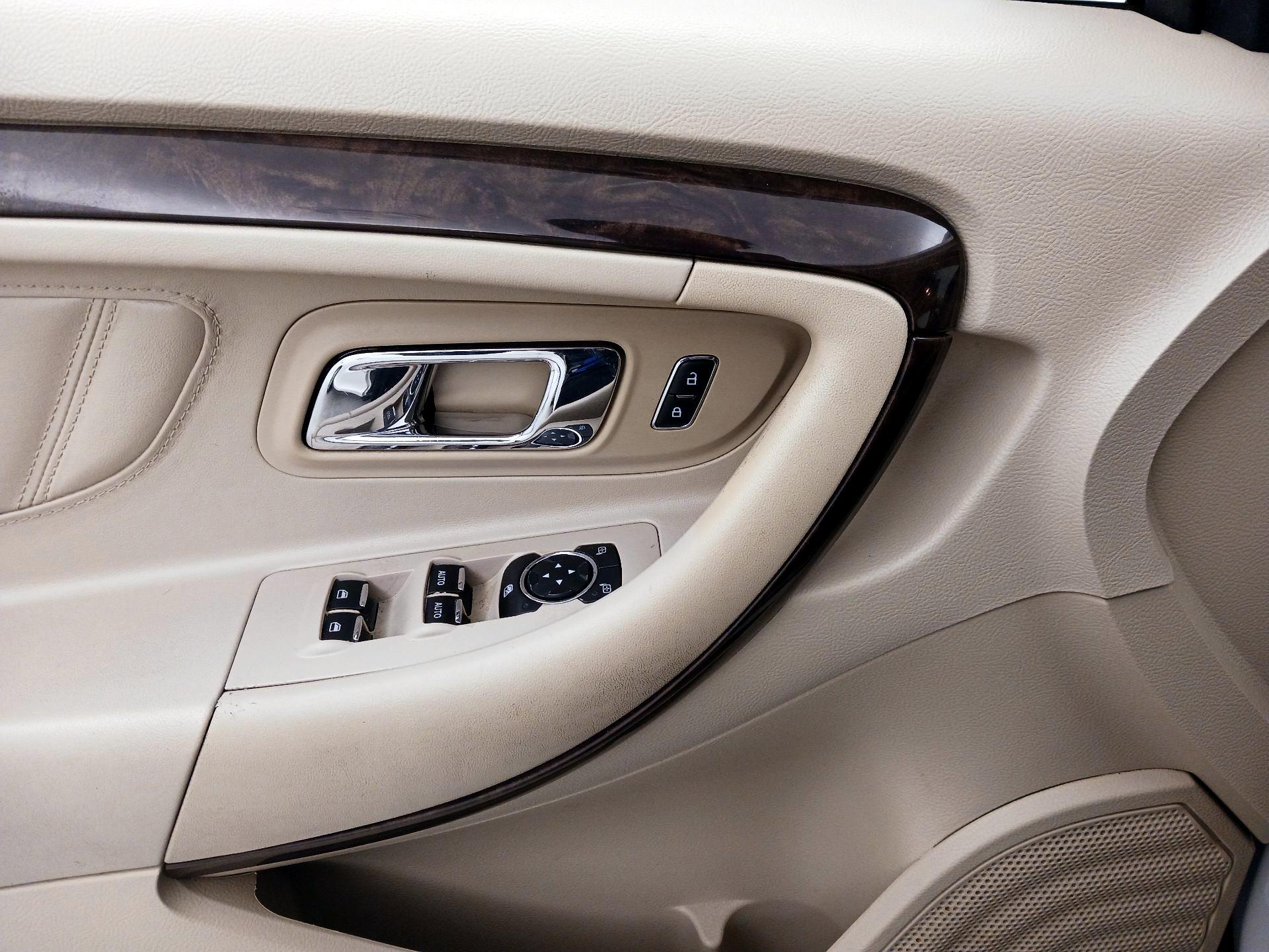 Thumbnail: 2015 Ford Taurus - 12