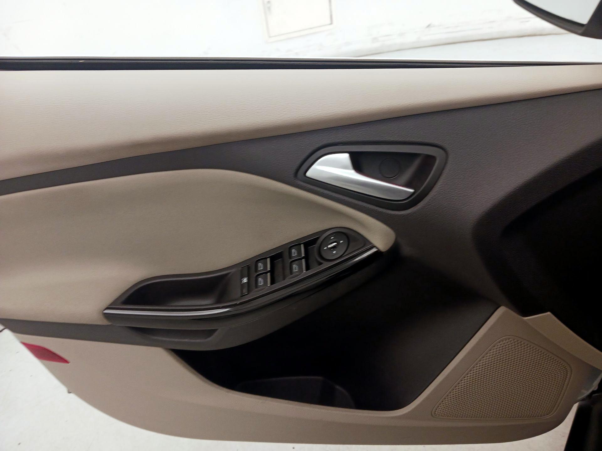 Thumbnail: 2014 Ford Focus - 12