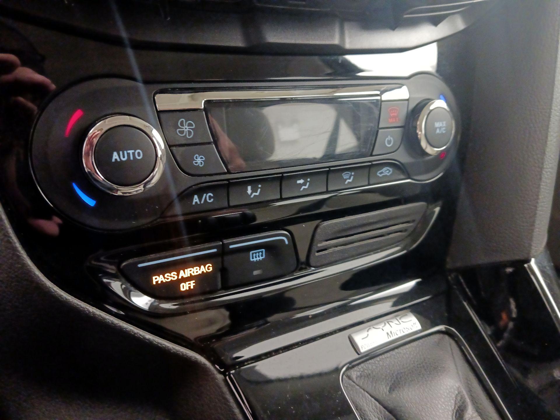 Thumbnail: 2014 Ford Focus - 16