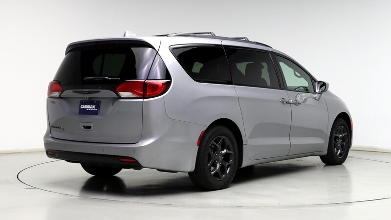 2018 Chrysler Pacifica  8