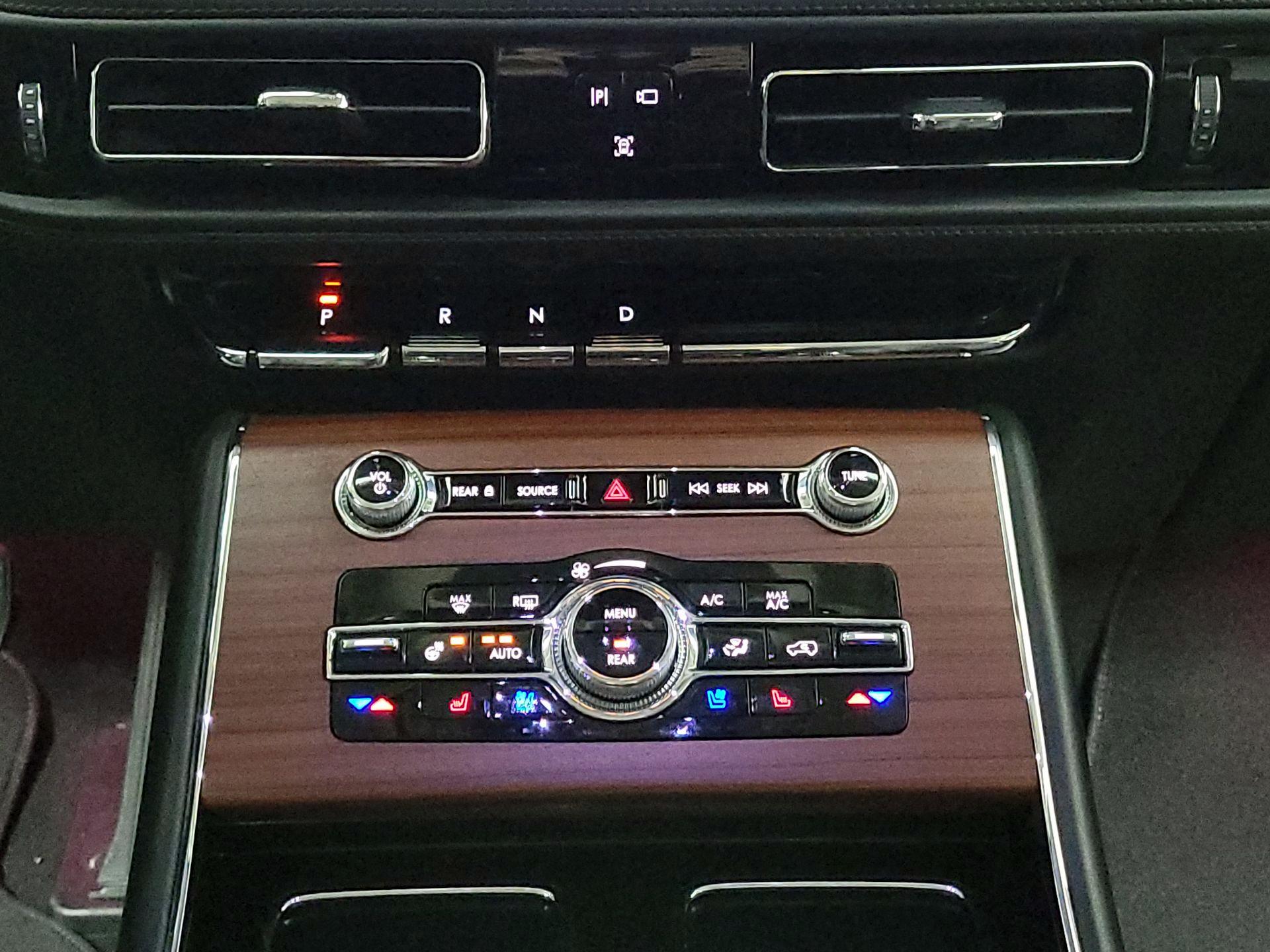 Thumbnail: 2021 Lincoln Aviator - 18