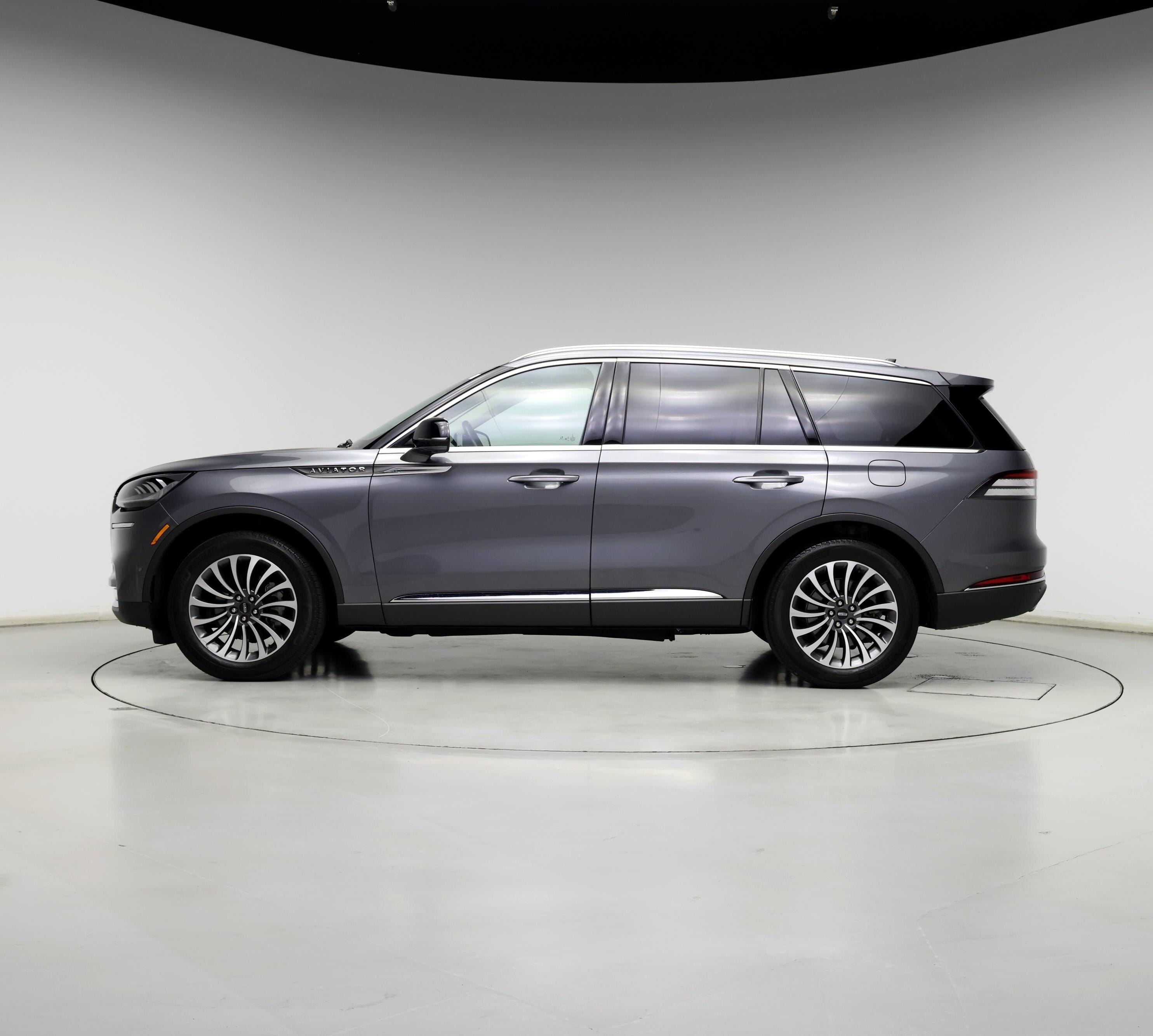 Thumbnail: 2021 Lincoln Aviator - 3