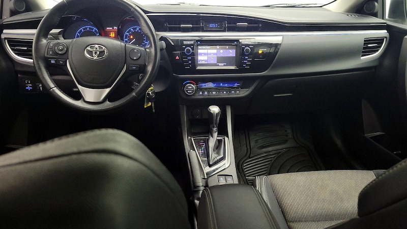 2015 Toyota Corolla S 9