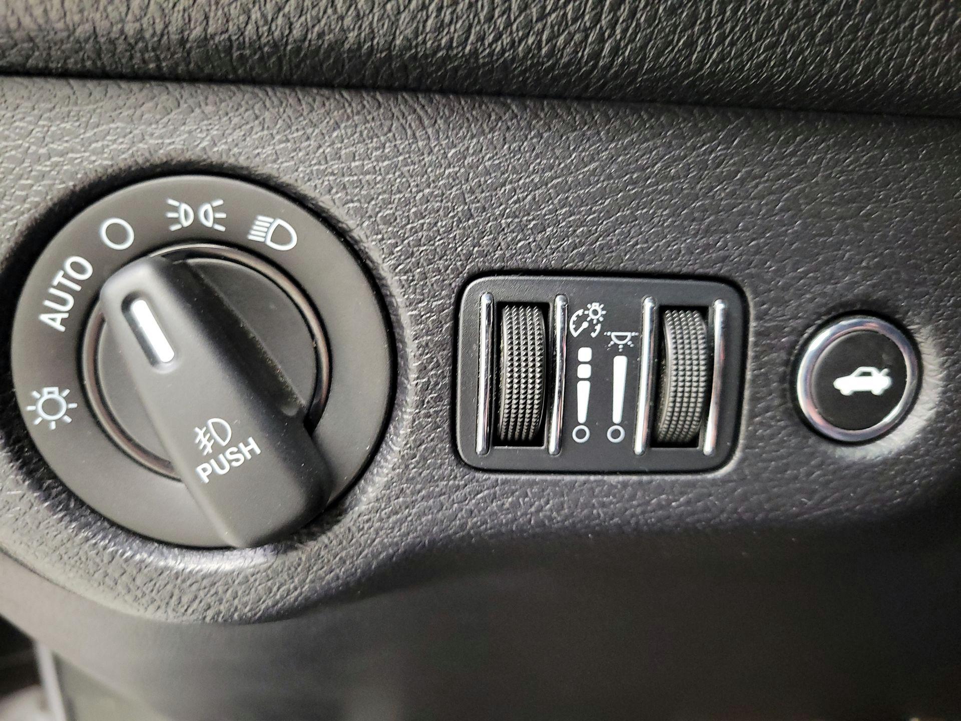 Thumbnail: 2015 Dodge Challenger - 13