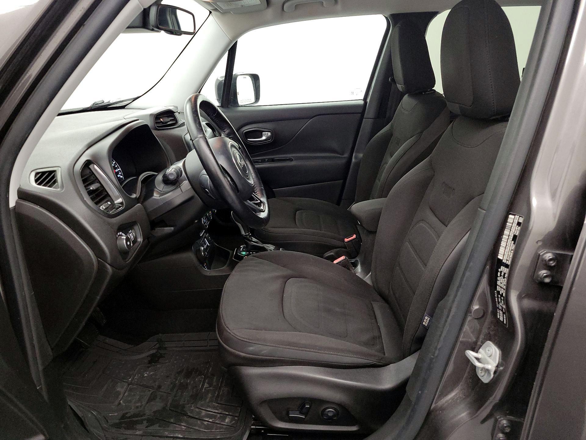 Thumbnail: 2016 Jeep Renegade - 11