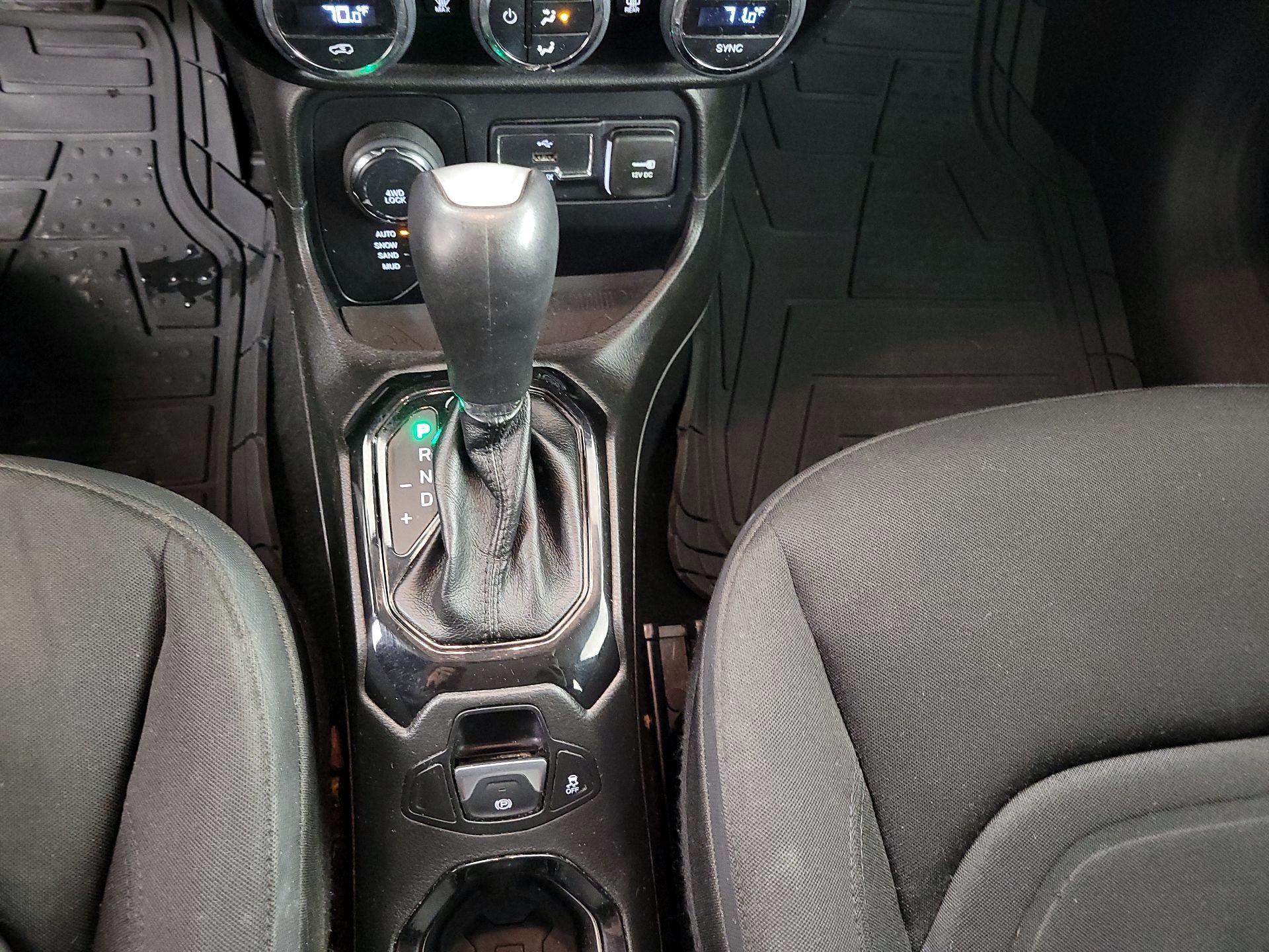 Thumbnail: 2016 Jeep Renegade - 18